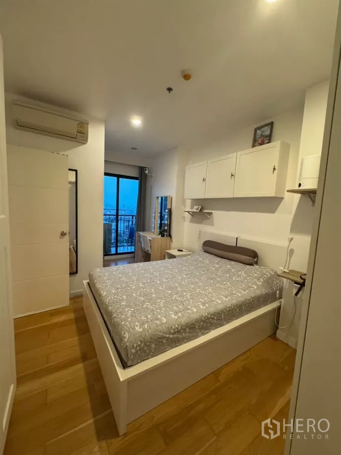 Condominium for rent in Watthana, Bangkok - Primary bedroom with built-in storage, double bed and balcony city view.