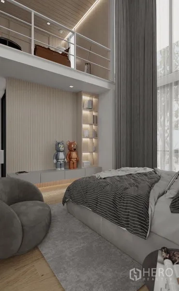 บ้าน ให้เช่าในSaphan Sung, Bangkok - ห้องนอนเพดานสูง มีชั้นลอย ผนังโชว์ และผ้าม่านเต็มความสูง