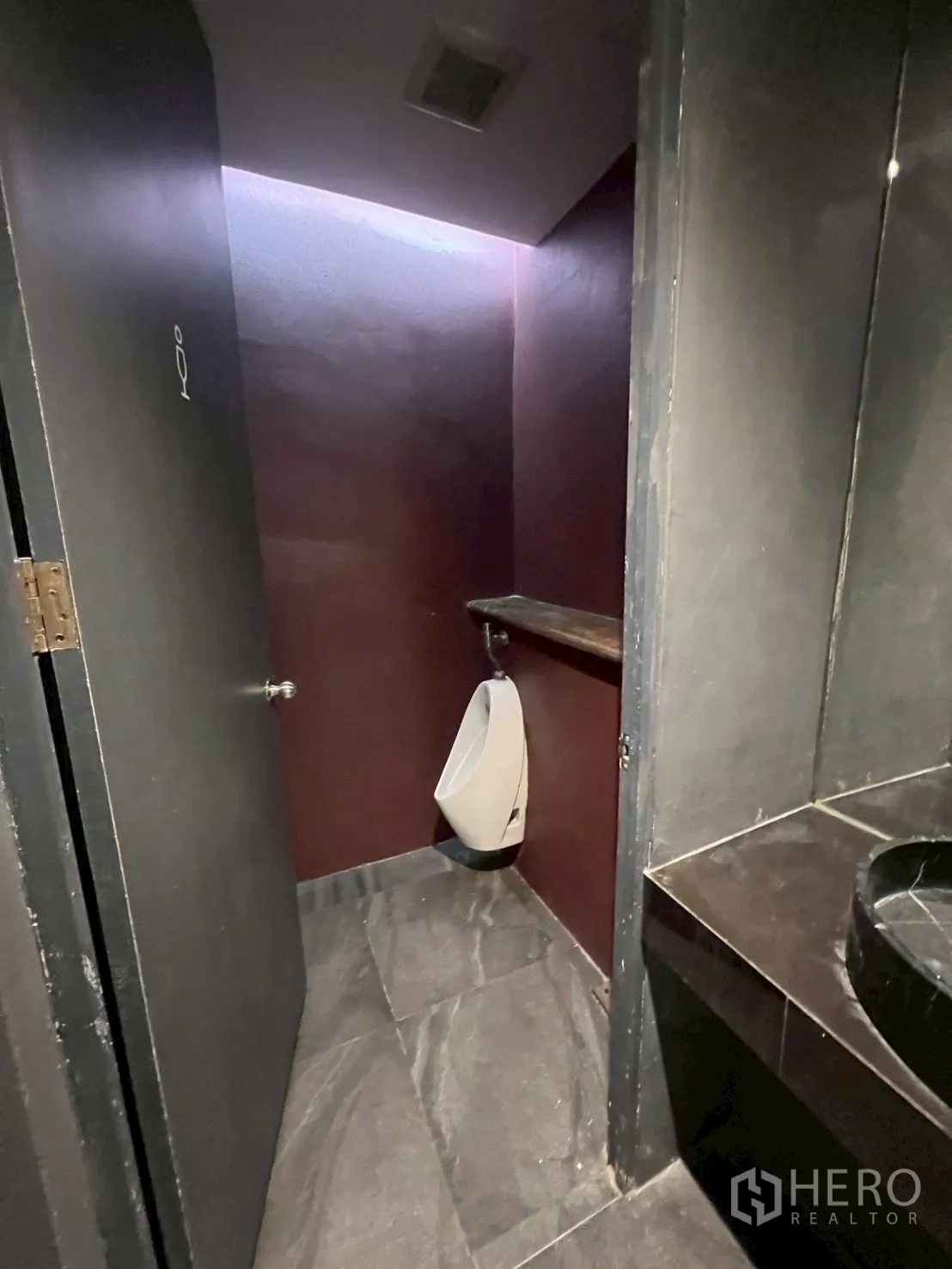 Home Office for rent in Watthana, Bangkok - Restroom with dark tile finishes, a urinal, and countertop basin.