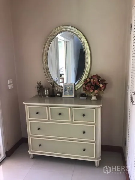 Detached House for sale in Pak Kret, Nonthaburi - Hallway corner featuring vintage dresser with oval mirror.