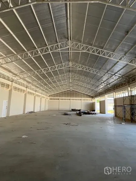 Warehouse for rent or sale - Wide open warehouse bay with high ceiling, skylights and ventilation panels.