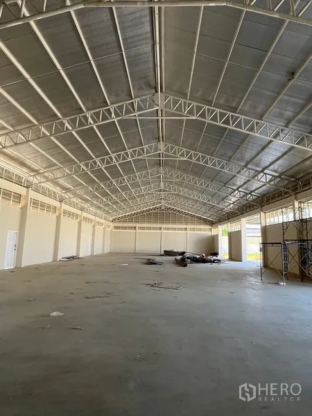 Warehouse for rent or sale - Wide open warehouse bay with high ceiling, skylights and ventilation panels.