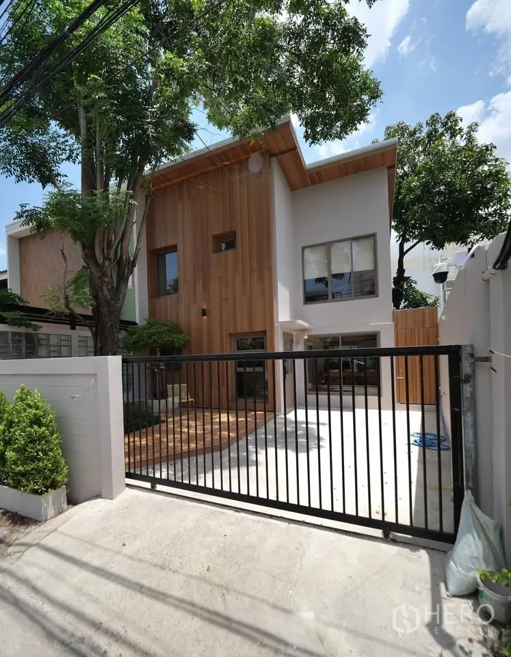 Property Image #4 for property HRE01139