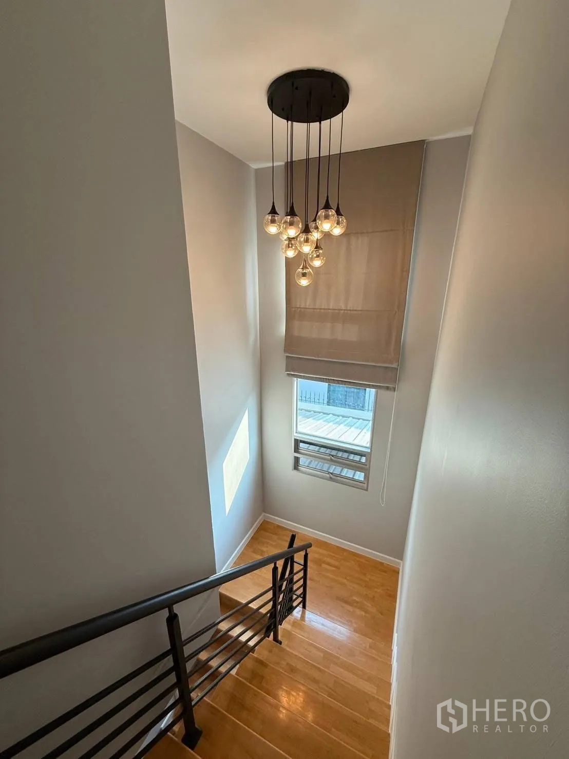 Property Image #19 for property HRE00370