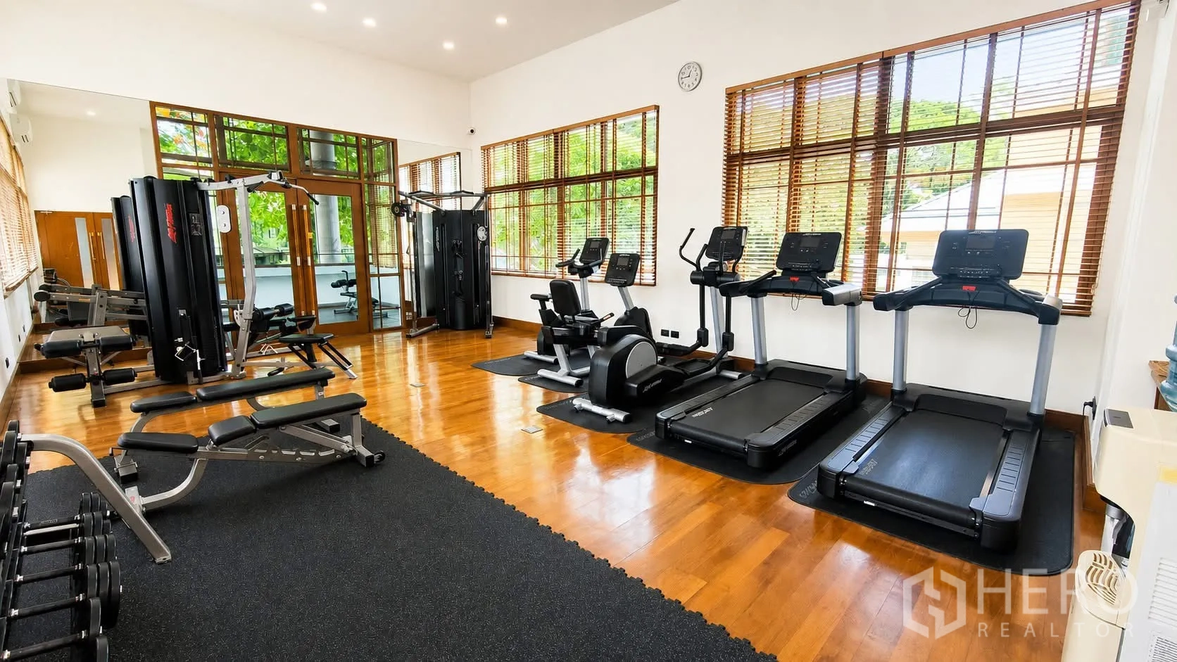 Detached House for rent in Watthana, Bangkok - Bright fitness room with treadmills, weight machines and large windows.