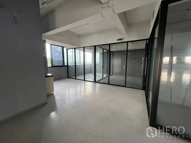 Office Space for rent in Mueang Samut Prakan, Samut Prakan - Light-filled corner space with a glass room opening to a covered terrace.