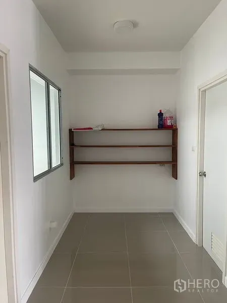 Townhouse for sale - Hallway nook with built-in wooden shelves and side window