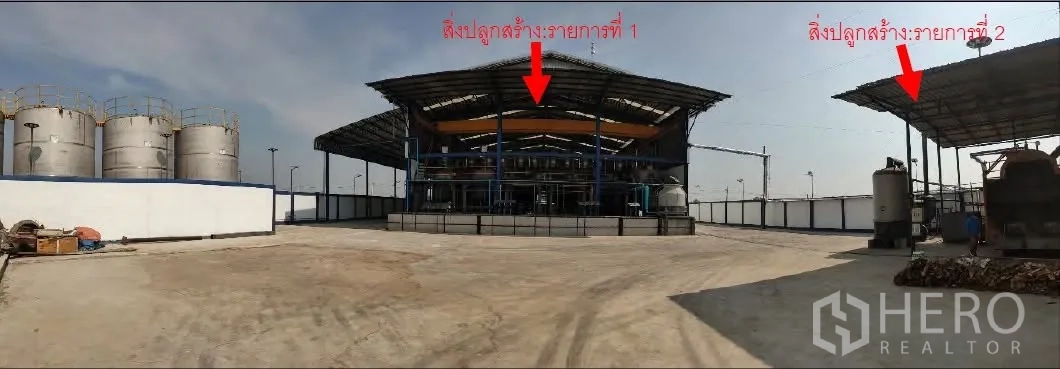 โรงงาน for rent or sale in Mueang Samut Sakhon, Samut Sakhon - ลานคอนกรีตกว้างหันหน้าไปยังโครงหลังคาไลน์ผลิตและถังเก็บ