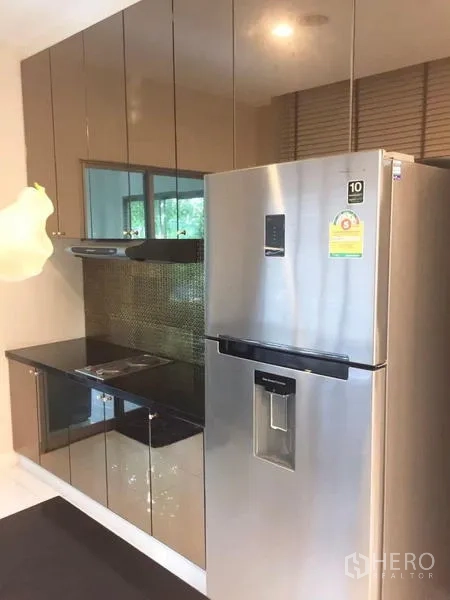 บ้าน ขายในLat Krabang, Bangkok - ตู้เย็นสแตนเลสและตู้ครัวบิวท์อินในเลย์เอาต์ทันสมัย
