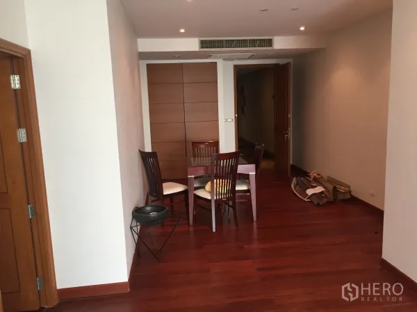 Condominium for rent in Sathon, Bangkok - Dining area with hardwood floors and recessed lighting in a modern Sathorn condominium.