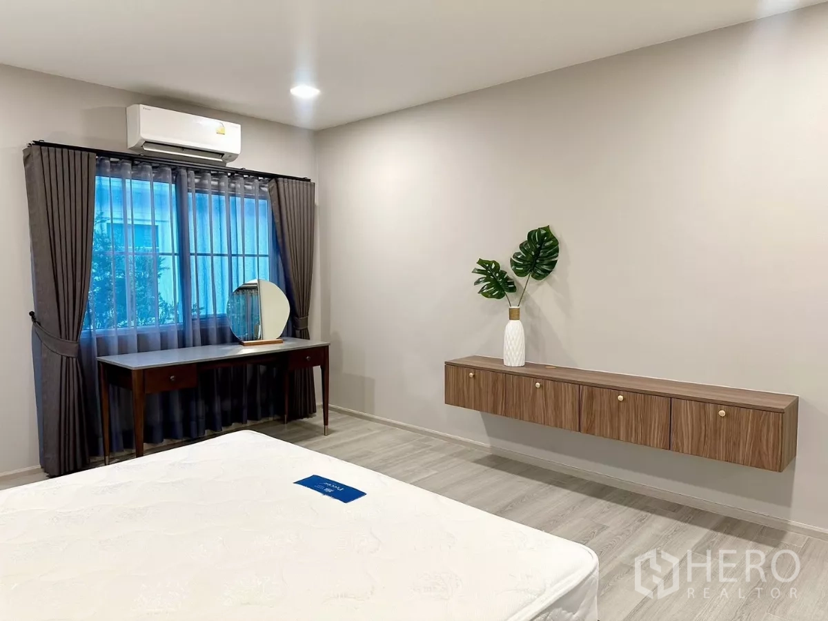 Detached House for rent in Bang Phli, Samut Prakan - Master bedroom opposite view showing floating cabinet and vanity by the window.