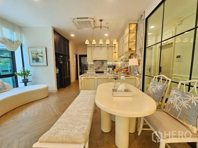 Detached House for rent or sale in Saphan Sung, Bangkok - Stylish kitchen with marble island, breakfast nook and built-in cabinetry.