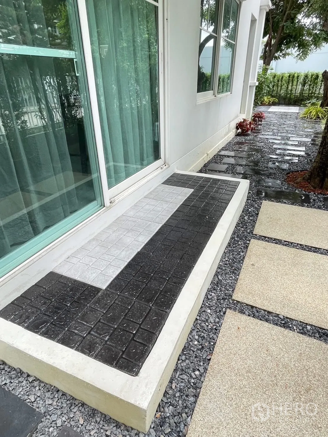Detached House for rent in Bang Phli, Samut Prakan - Sliding glass doors opening to tiled step and gravel pathway beside the house.