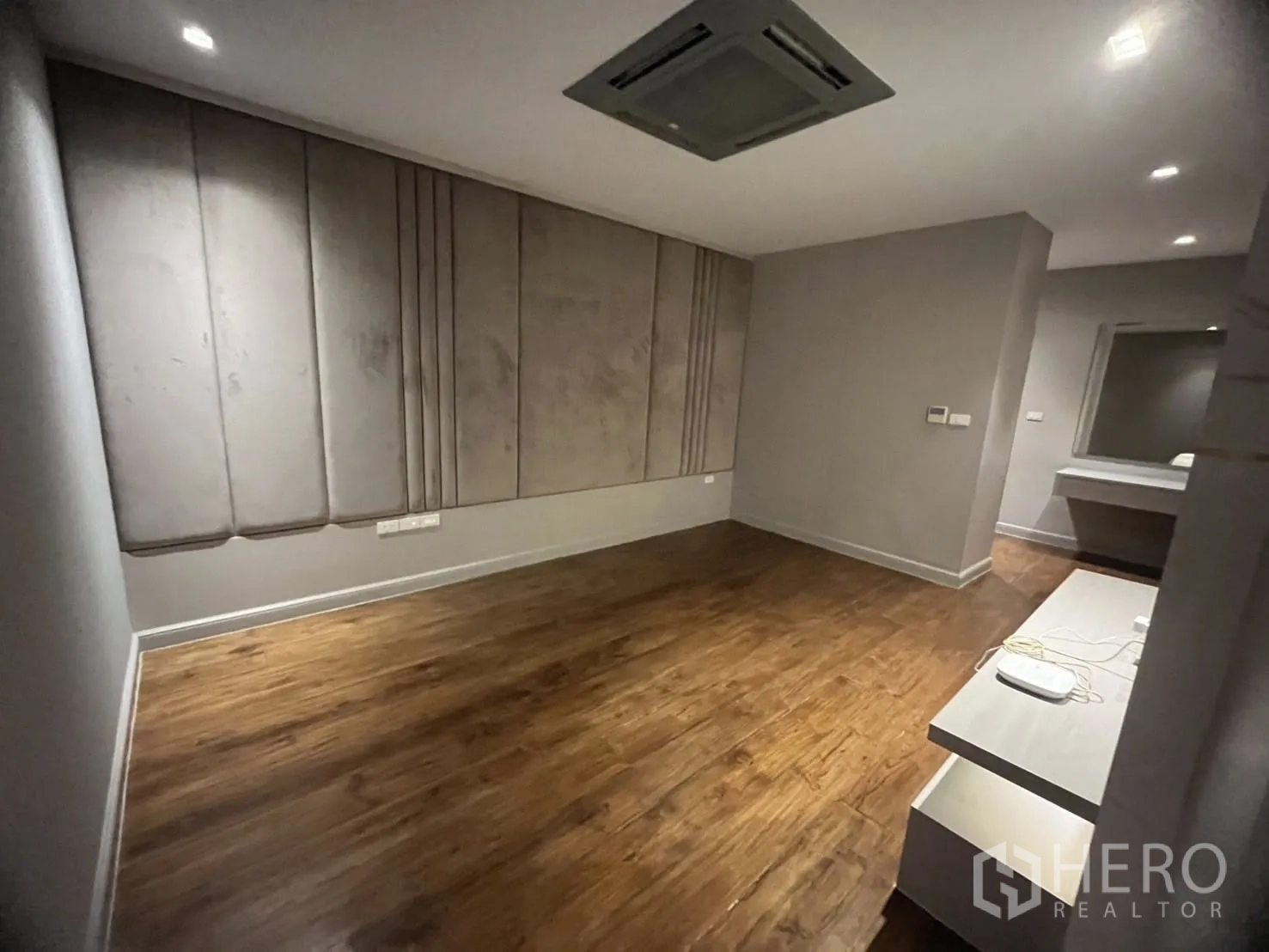 Home Office for rent in Watthana, Bangkok - Quiet room with padded acoustic wall panels and wood flooring.