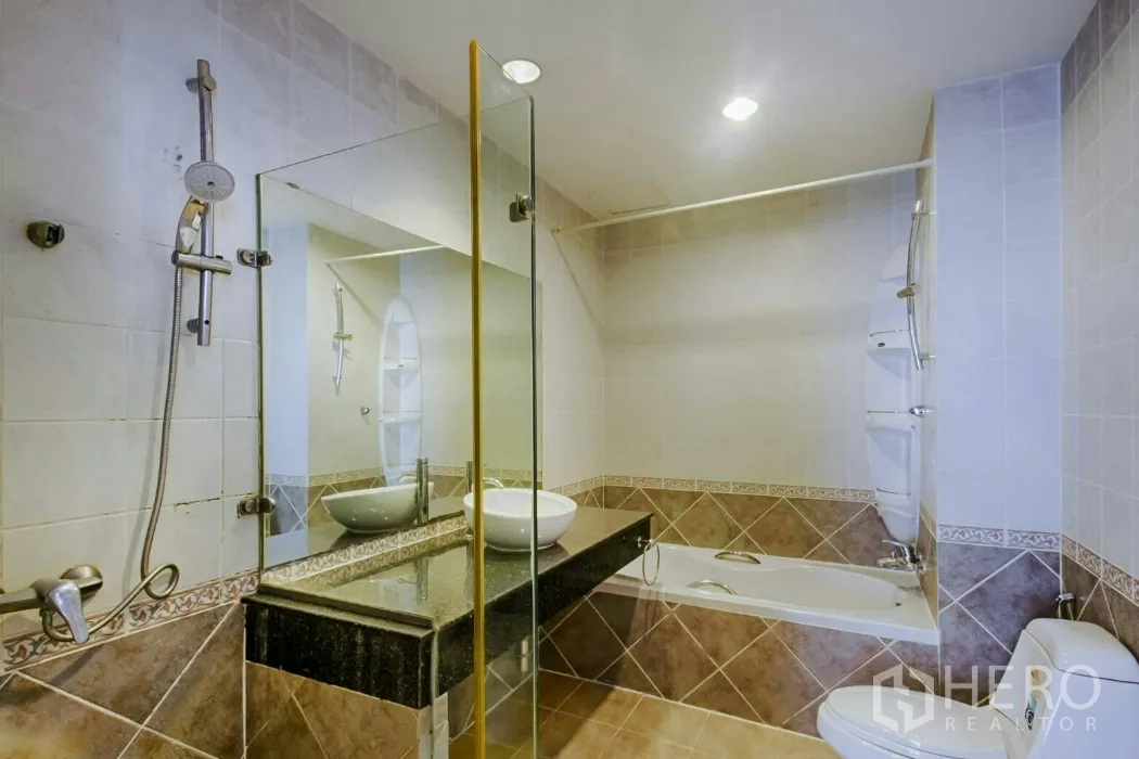 Townhouse for rent in Watthana, Bangkok - Bathroom with bathtub, glass shower screen and vessel sink vanity.