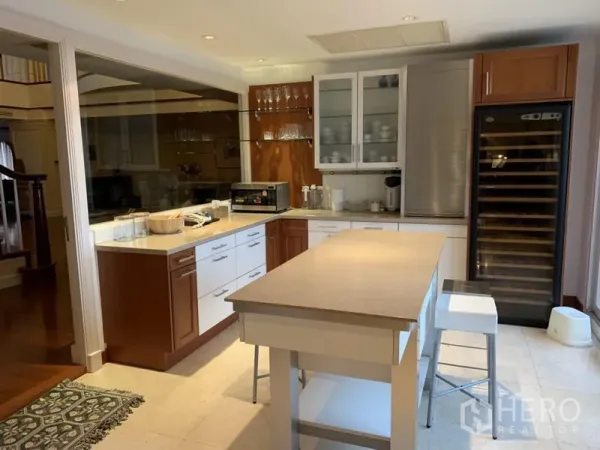 Condominium for rent or sale in Watthana, Bangkok - Secondary kitchen with an island, glass cabinets, wine fridge and bar stools.