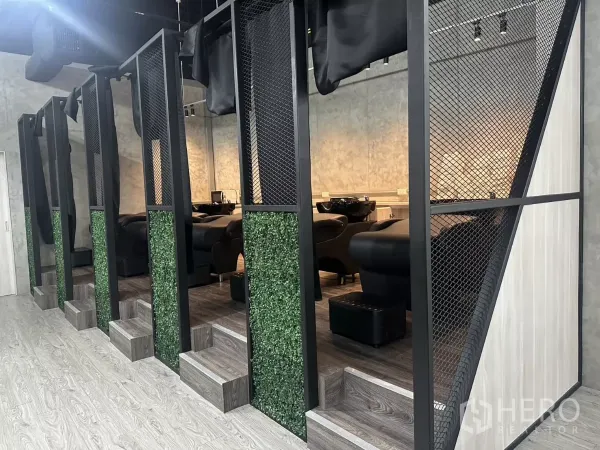 Retail Space for rent in Mueang Nakhon Pathom, Nakhon Pathom - Partitioned wash zone with steps, mesh frames, green accents and wood-look flooring.