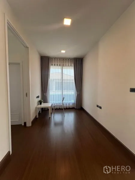 Detached House for rent or sale - Bright upstairs area with desk and sliding door opening to a balcony.