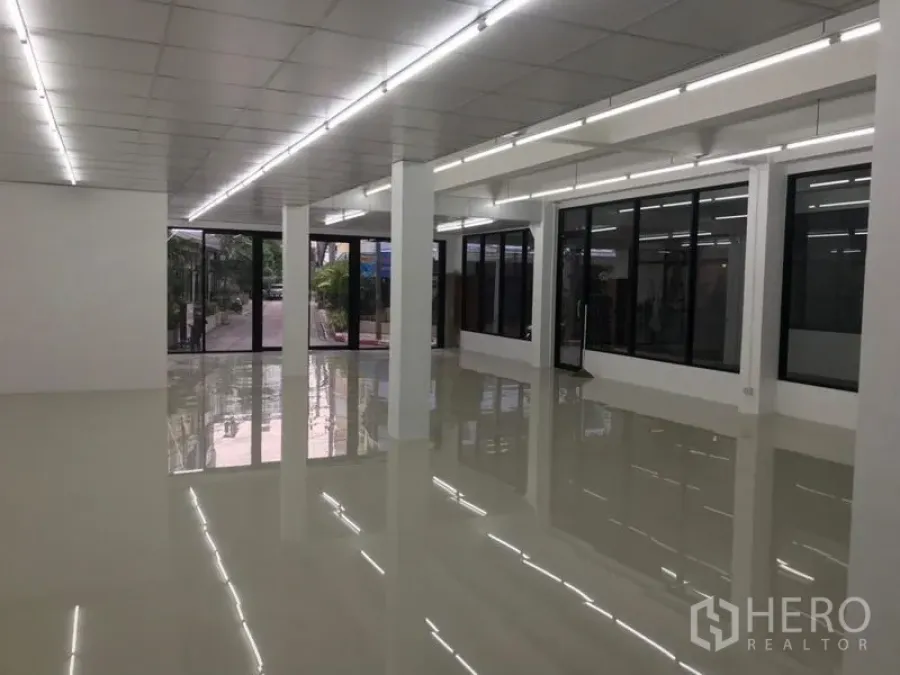 Office Space for rent in Chatuchak, Bangkok - Bright open-plan office with glossy tile floors, LED strip lighting and floor-to-ceiling glass at the entrance.