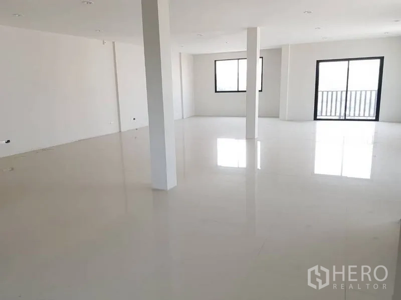 Home Office for rent or sale in Khlong Toei, Bangkok - Bright white open office floor with balcony doors and ample natural light.