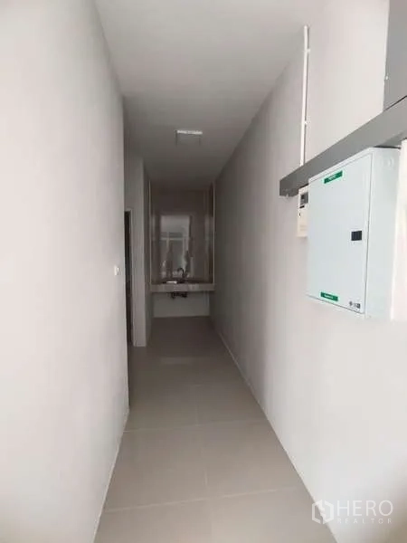 Warehouse for rent in Bang Pakong, Chachoengsao - Service corridor with electrical control panel and sink inside the building.