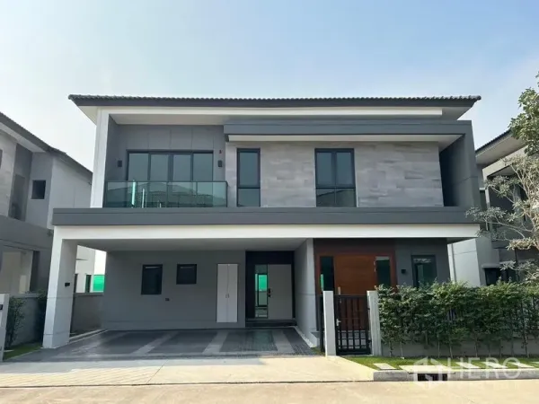 Detached House for rent - Modern two-storey detached house in Bang Phli with balcony and double carport.