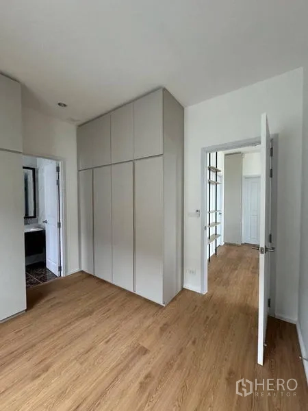 Detached House for rent - Bedroom angle showing floor-to-ceiling wardrobes and hall access