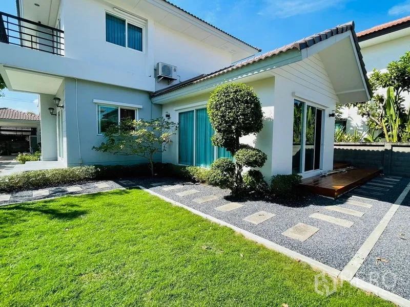 บ้าน ขายในLam Luk Ka, Pathum Thani - มุมสวนเห็นอาคารชั้นเดียวต่อเติม ประตูกระจกบานเลื่อนและต้นไม้ตัดแต่ง