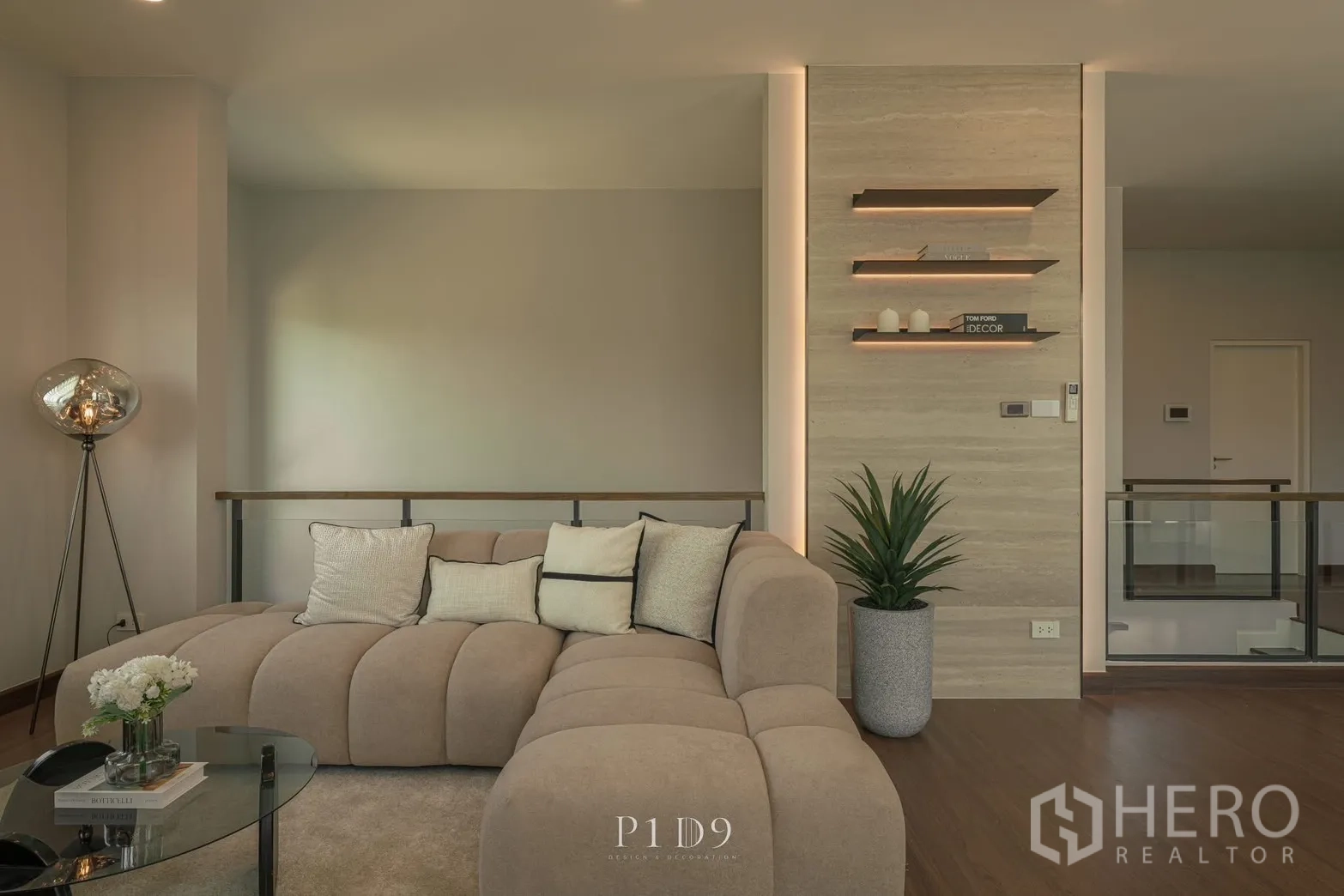 Detached House for rent in Bang Phli, Samut Prakan - Lounge corner featuring built-in illuminated shelves, sofa and a potted plant.