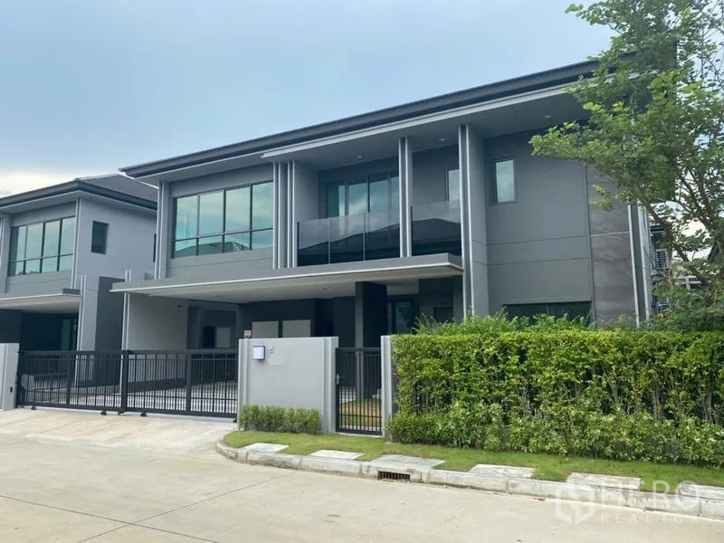 Detached House for rent or sale in Bang Kapi, Bangkok - Modern two-storey detached house facade with large windows and gated entrance.