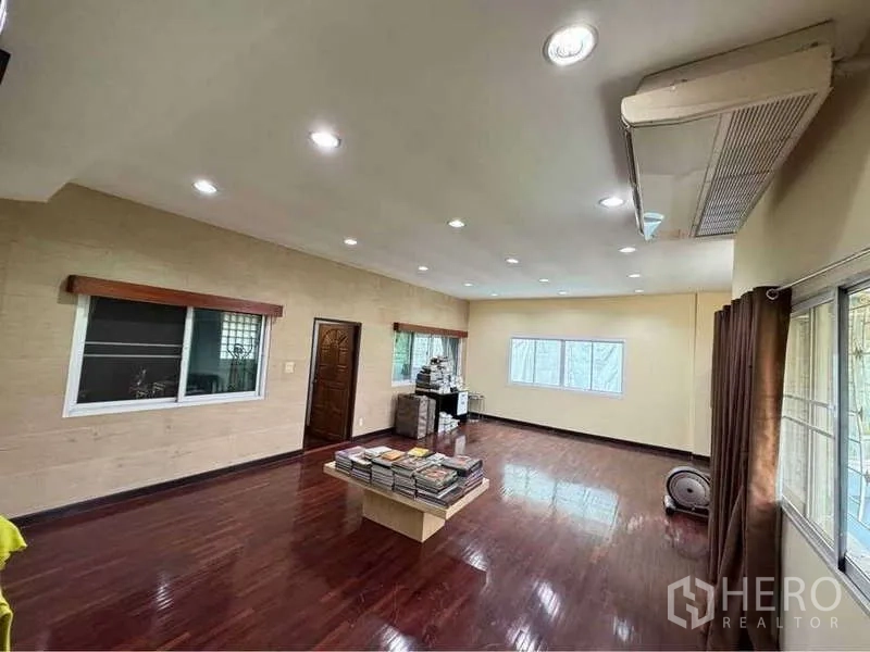 Detached House for rent in Suan Luang, Bangkok - Large upstairs family room with wood floors, multiple windows and air conditioning.