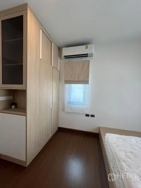 Detached House for rent or sale - Compact bedroom with built-in wardrobe, wood flooring and air conditioner.