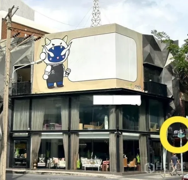 店屋 出租在Watthana, Bangkok - 临街现代店屋展厅，落地窗与大面积招牌，靠近BTS澎蓬站。