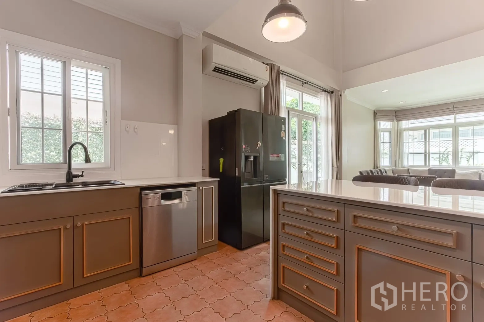 Detached House for rent in Bang Na, Bangkok - Kitchen corner with sink, dishwasher, double-door fridge, and patio doors.