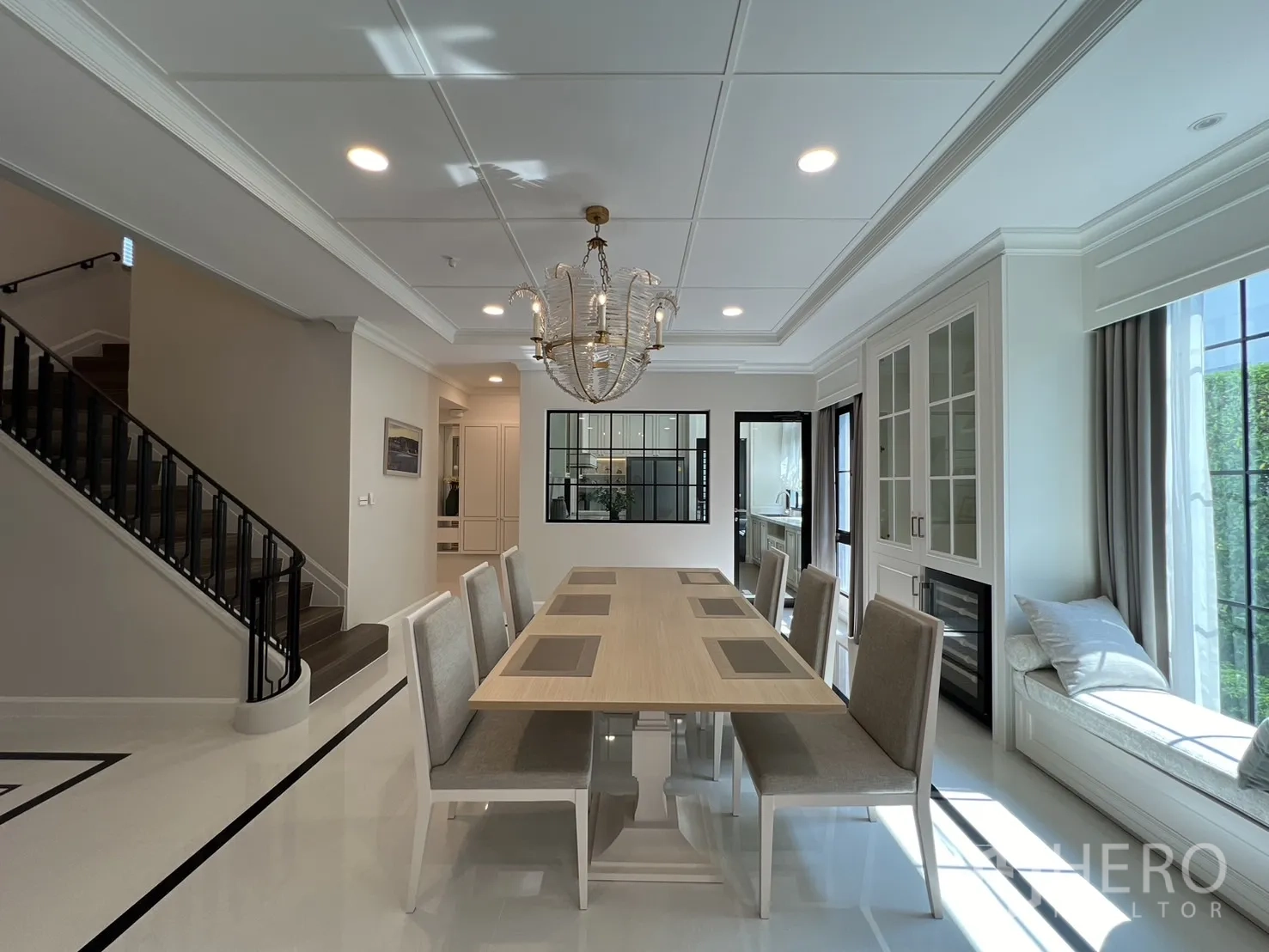 Detached House for rent in Saphan Sung, Bangkok - Dining room beside window seat and glass partition to kitchen.