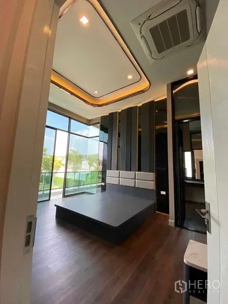 Detached House for sale in Don Mueang, Bangkok - Primary bedroom featuring floor-to-ceiling windows, recessed lighting and balcony access.