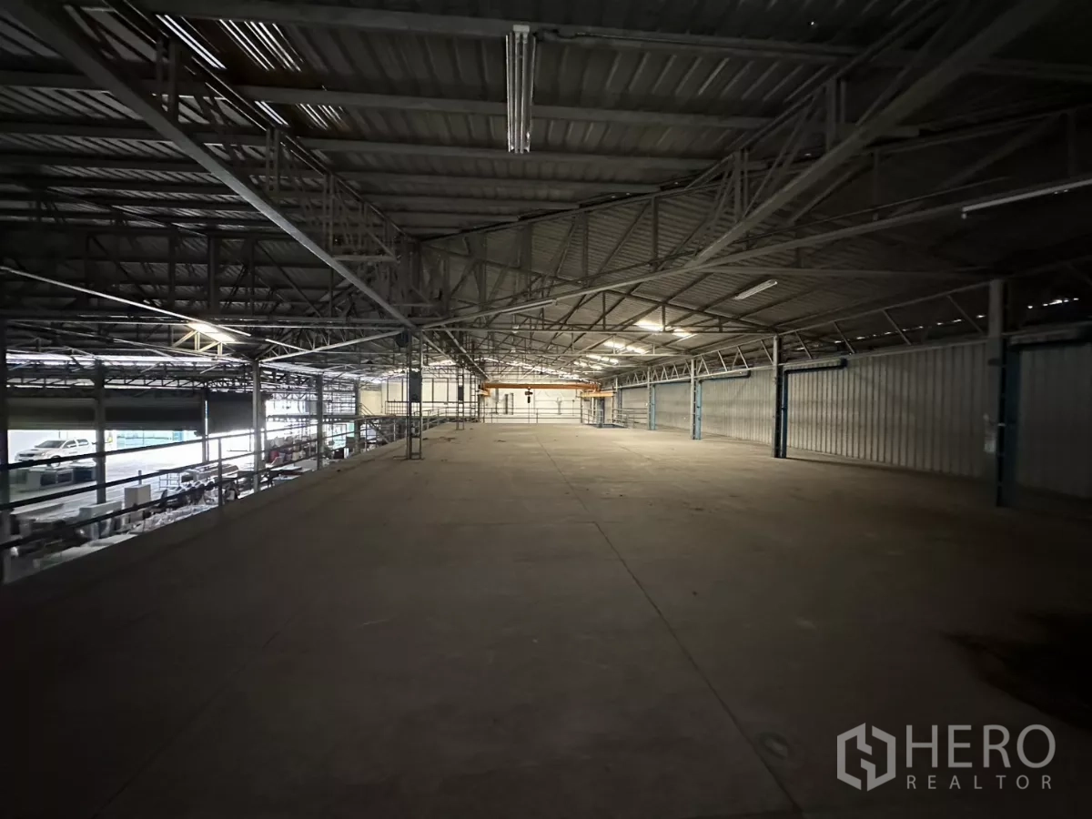 คลังสินค้า ให้เช่าในYan Nawa, Bangkok - ช่วงชั้นลอยลึก เหมาะเก็บของหรือแพ็กกิ้งเบา