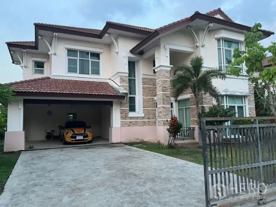 บ้าน ให้เช่าหรือขายในLat Krabang, Bangkok - บ้านเดี่ยวสองชั้นในเขตลาดกระบัง กรุงเทพฯ หลังคากระเบื้อง มีทางรถเข้าบ้านและโรงจอดรถในร่ม.