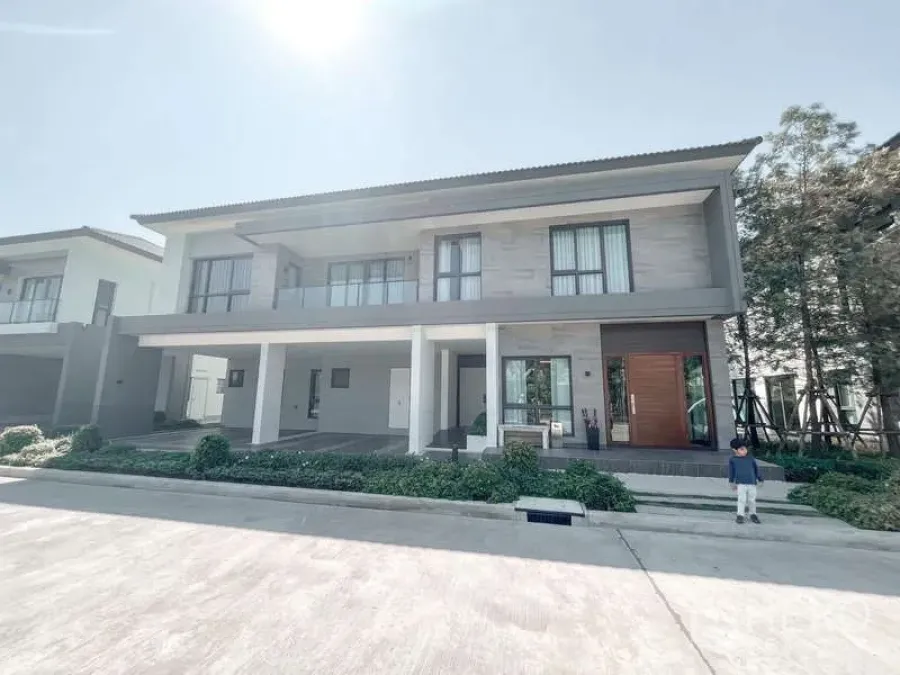 Detached House for rent or sale in Bang Phli, Samut Prakan - Front exterior of a modern two-storey detached house with covered parking and balcony in a gated estate.