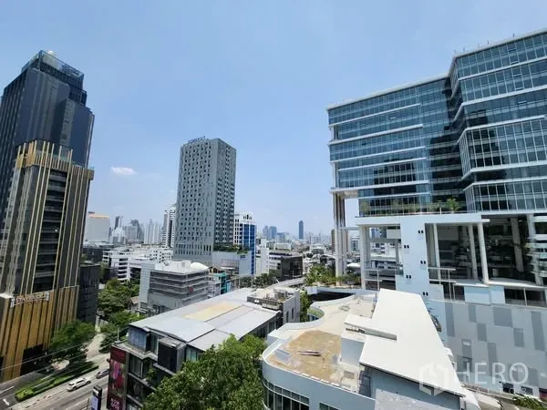 Condominium for rent in Watthana, Bangkok - City view from a Thonglor condominium showing modern high-rise buildings and rooftops.