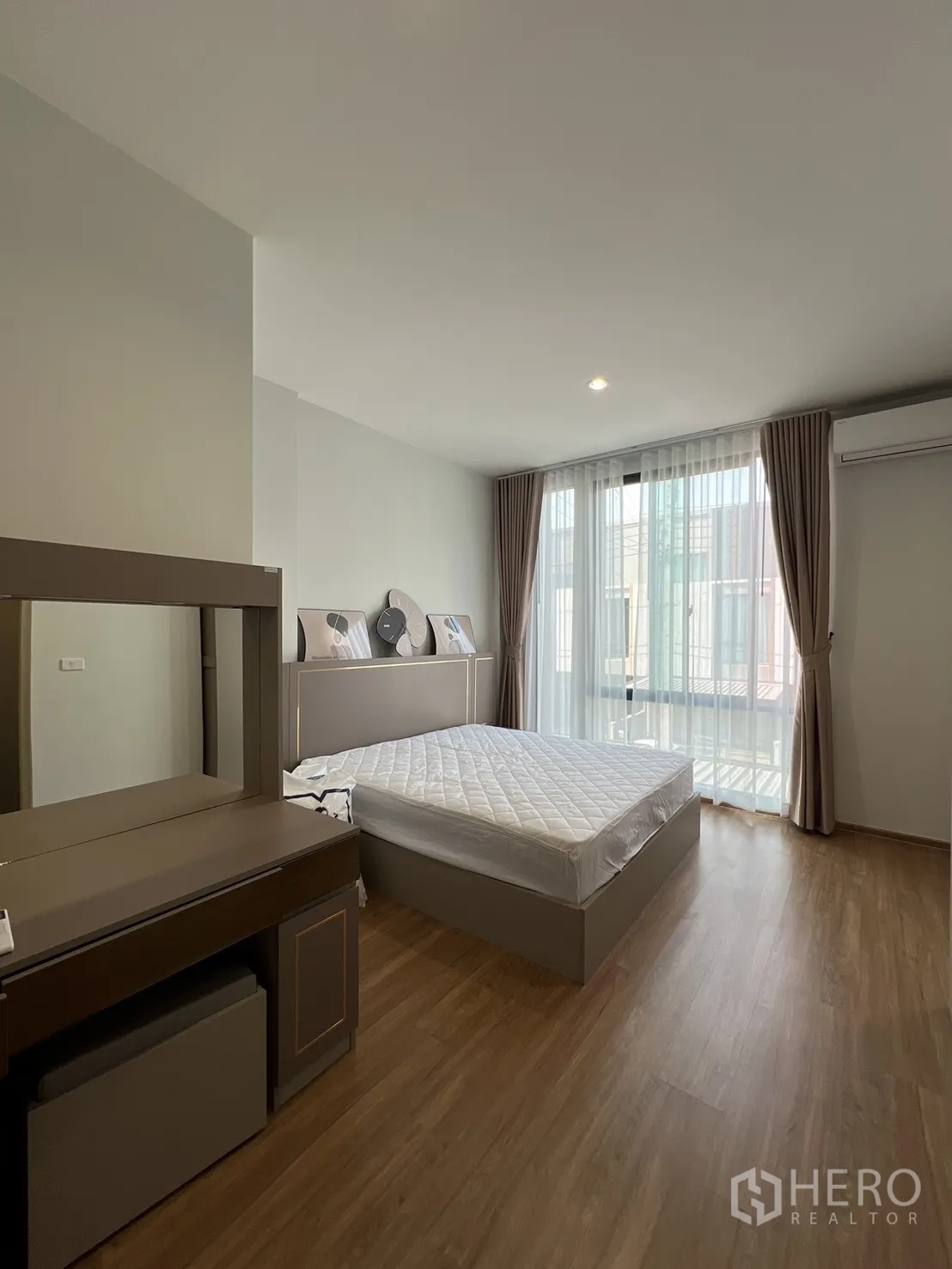 Property Image #16 for property HRE00409