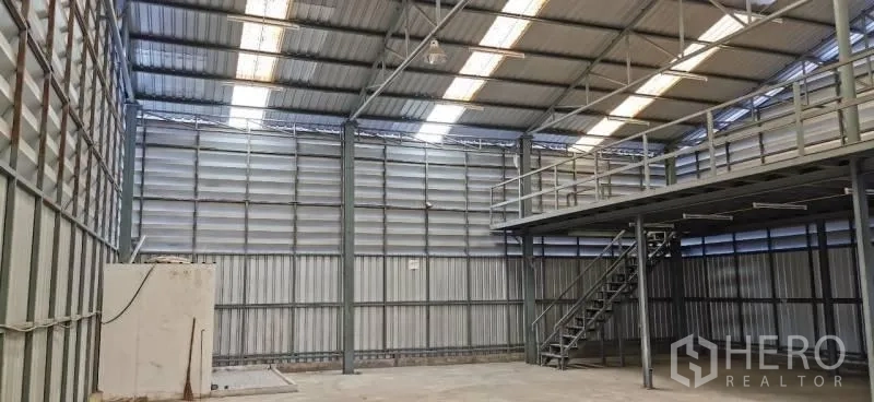 Warehouse for rent in Huai Khwang, Bangkok - Warehouse hall with skylight roof panels, ventilation louvers, and mezzanine storage.