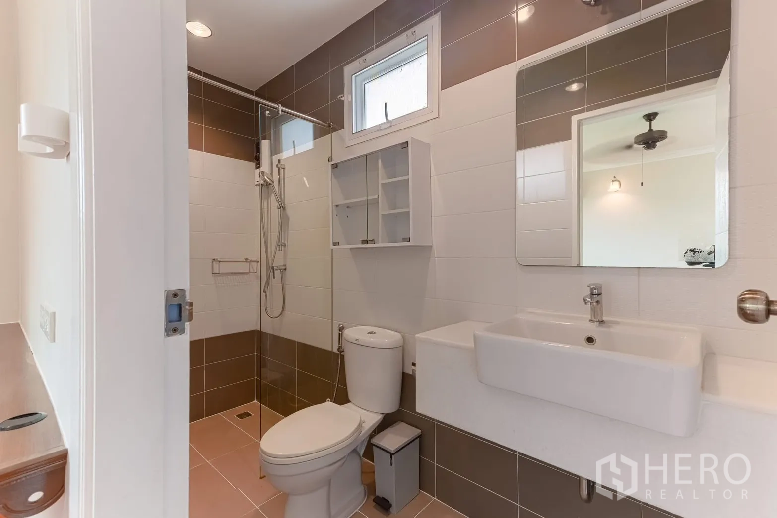 Property Image #21 for property HRE00304