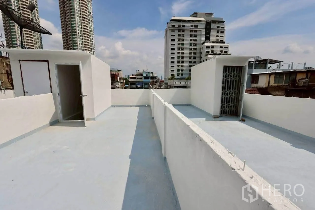 Shophouse for rent in Sathon, Bangkok - Spacious rooftop terrace with white flooring and skyline views.