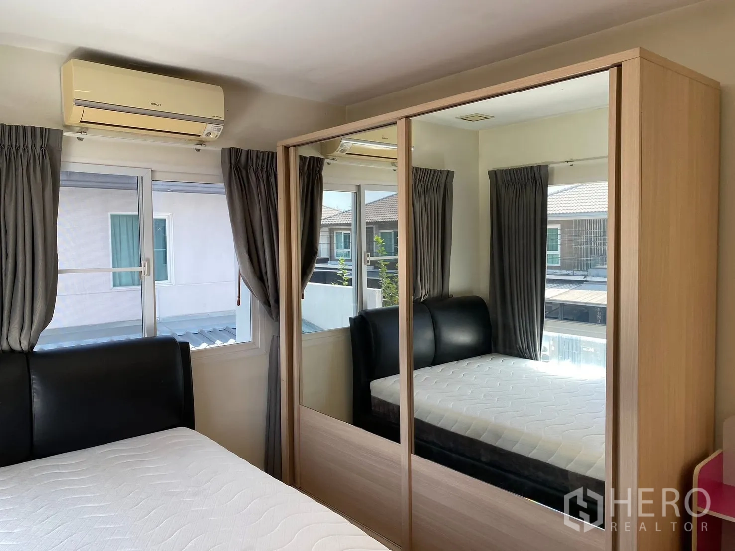 Detached House for rent in Prawet, Bangkok - Bedroom with mirrored sliding wardrobe and air conditioner.