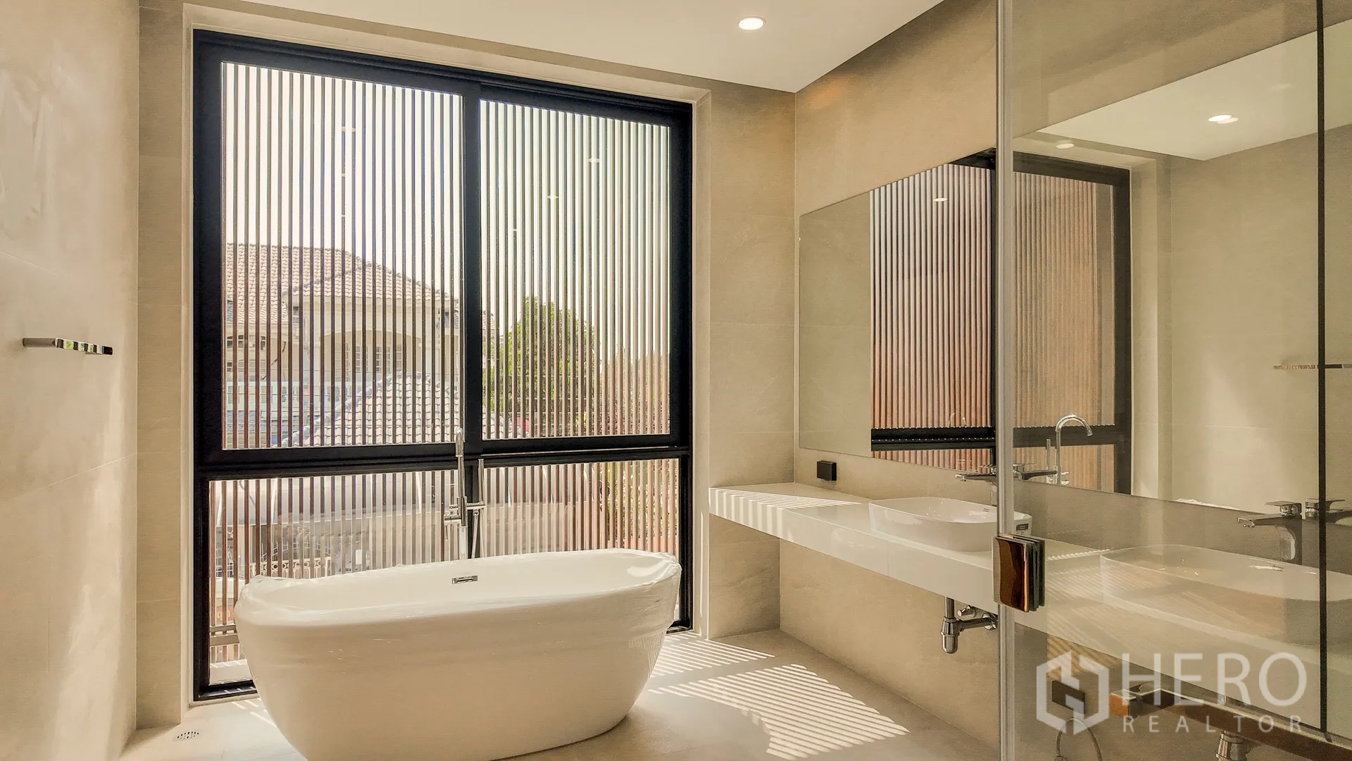 Property Image #6 for property HRE00717