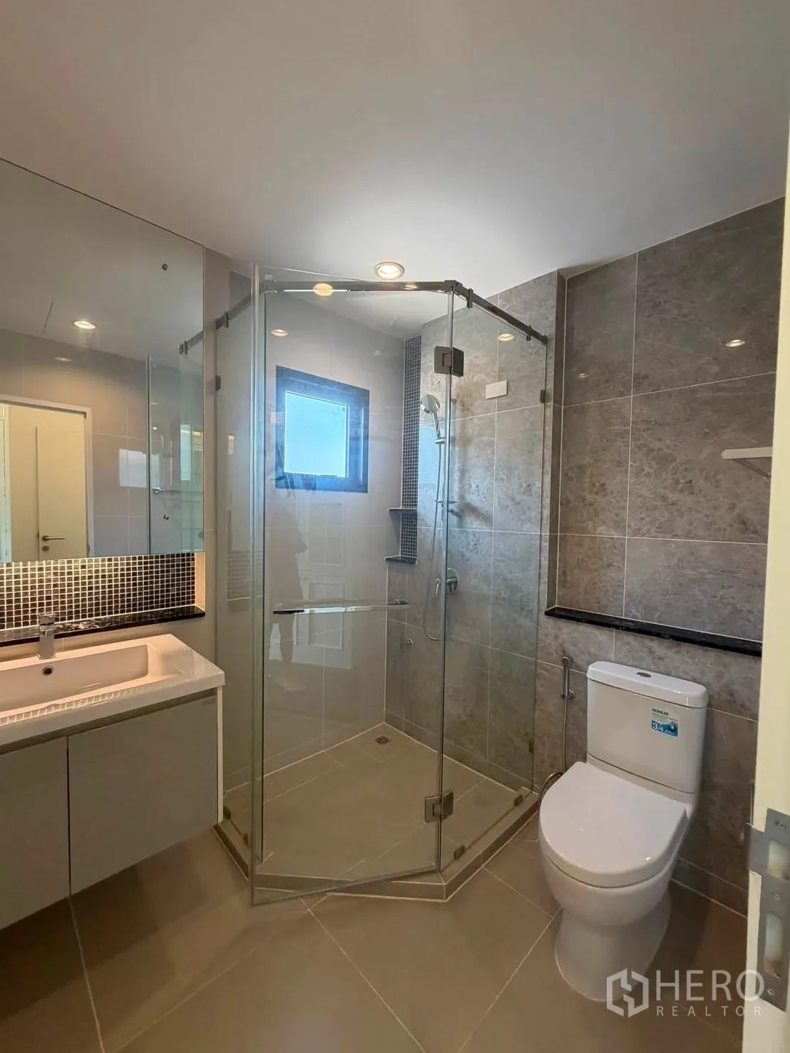 Detached House for rent or sale in Prawet, Bangkok - Modern bathroom with glass-enclosed shower and vanity.