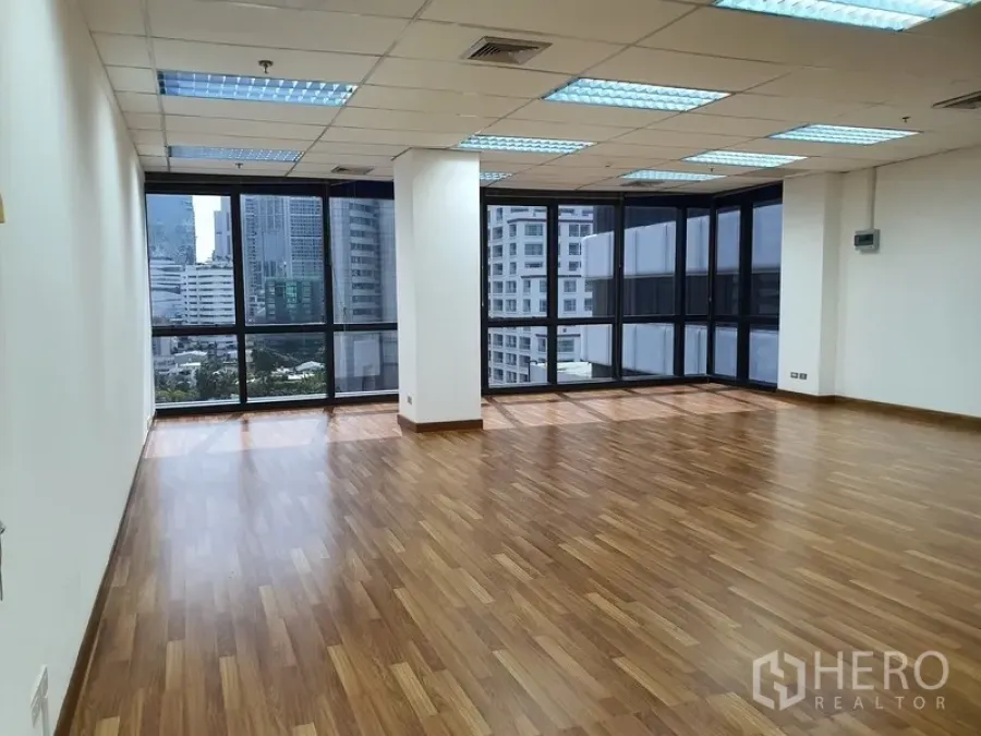 Office Space for rent in Watthana, Bangkok - Corner office zone with panoramic windows facing Sukhumvit high-rises and greenery.