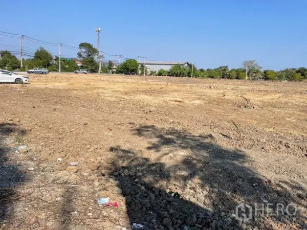 Land for sale in Mueang Samut Prakan, Samut Prakan - Wide, level vacant plot with compacted soil and roadside parking, ready for development