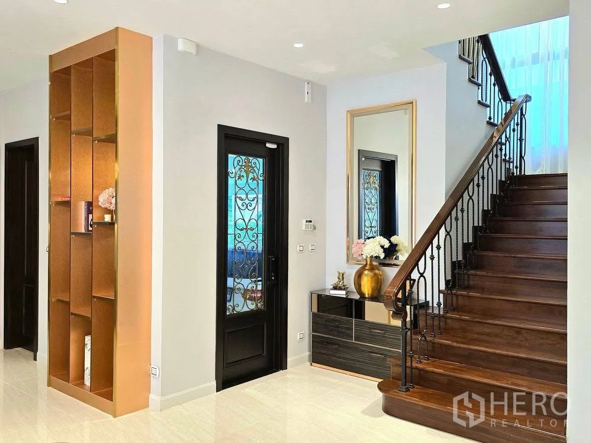 Property Image #21 for property HRE00297